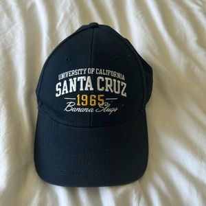 Santa Cruz hat